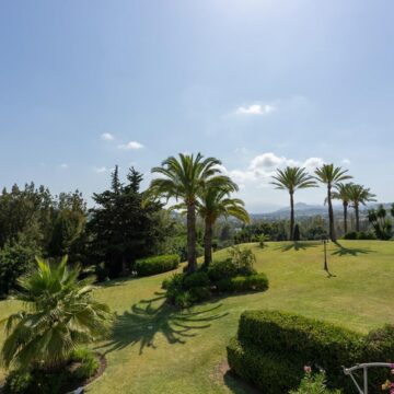 Magnificent Recently Remodeled Townhouse with Excellent Views of Golf Courses and Ocean in Nueva Andalucia, Marbella Picture 39