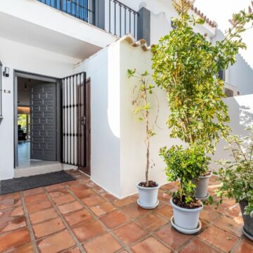 Magnificent Recently Remodeled Townhouse with Excellent Views of Golf Courses and Ocean in Nueva Andalucia, Marbella Picture 33