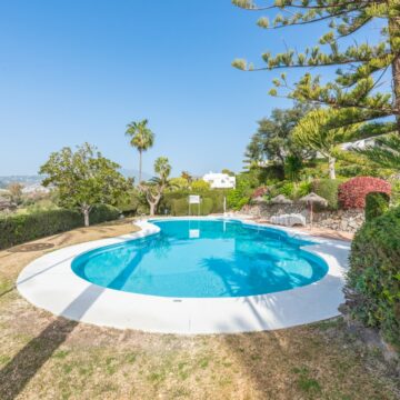 Magnificent Recently Remodeled Townhouse with Excellent Views of Golf Courses and Ocean in Nueva Andalucia, Marbella Picture 35