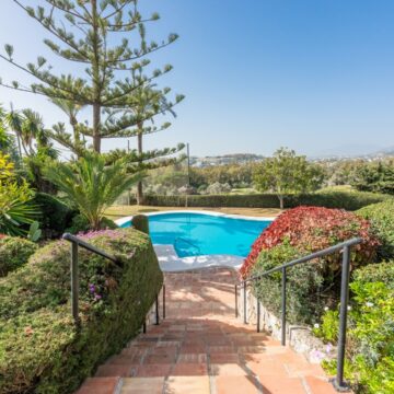 Magnificent Recently Remodeled Townhouse with Excellent Views of Golf Courses and Ocean in Nueva Andalucia, Marbella Picture 37