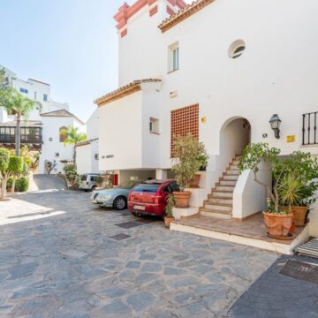 Very Unique Duplex Penthouse in a Frontline Golf Community in La Quinta Benahavis Picture 21