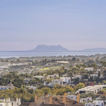Stunning Modern Villa with Breathtaking Views in Las Lomas de Nueva Andalucia, Marbella Picture 31