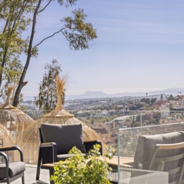 Stunning Modern Villa with Breathtaking Views in Las Lomas de Nueva Andalucia, Marbella Picture 8