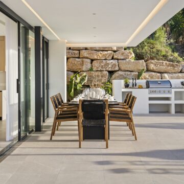 Stunning Modern Villa with Breathtaking Views in Las Lomas de Nueva Andalucia, Marbella Picture 10