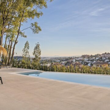 Stunning Modern Villa with Breathtaking Views in Las Lomas de Nueva Andalucia, Marbella Picture 5