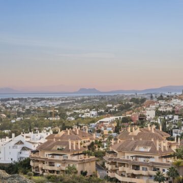 Stunning Modern Villa with Breathtaking Views in Las Lomas de Nueva Andalucia, Marbella Picture 32