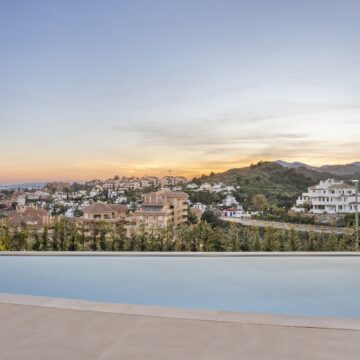 Stunning Modern Villa with Breathtaking Views in Las Lomas de Nueva Andalucia, Marbella Picture 6
