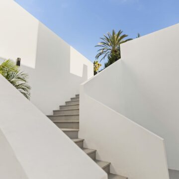 Stunning Modern Villa with Breathtaking Views in Las Lomas de Nueva Andalucia, Marbella Picture 27