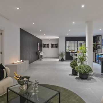 Stunning Modern Villa with Breathtaking Views in Las Lomas de Nueva Andalucia, Marbella Picture 25
