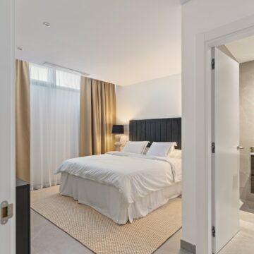 Stunning Modern Villa with Breathtaking Views in Las Lomas de Nueva Andalucia, Marbella Picture 19