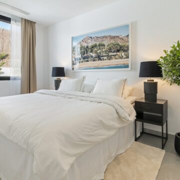 Stunning Modern Villa with Breathtaking Views in Las Lomas de Nueva Andalucia, Marbella Picture 16