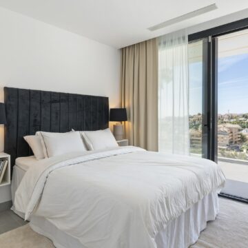 Stunning Modern Villa with Breathtaking Views in Las Lomas de Nueva Andalucia, Marbella Picture 17