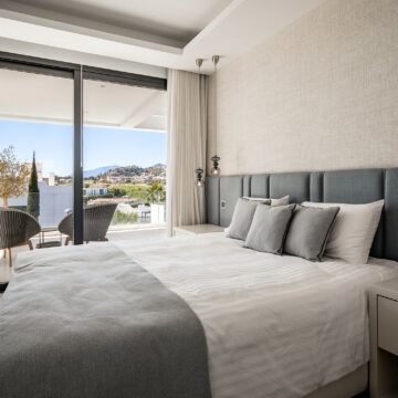 Contemporary Luxury Villa in the Prestigious Gated Community Los Olivos in Nueva Andalucia Marbella Picture 17