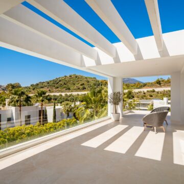 Contemporary Luxury Villa in the Prestigious Gated Community Los Olivos in Nueva Andalucia Marbella Picture 16
