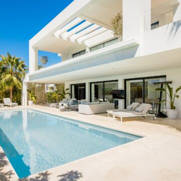 Contemporary Luxury Villa in the Prestigious Gated Community Los Olivos in Nueva Andalucia Marbella Picture 0