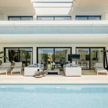 Contemporary Luxury Villa in the Prestigious Gated Community Los Olivos in Nueva Andalucia Marbella Picture 1