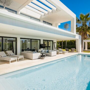 Contemporary Luxury Villa in the Prestigious Gated Community Los Olivos in Nueva Andalucia Marbella Picture 2