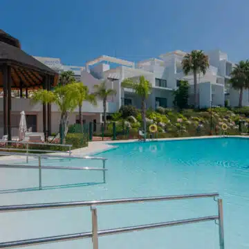Stunning Atalaya Hills Penthouse with amazing open views of the Atalaya golf course, across to the Mediterranean Sea Picture 17
