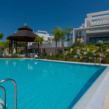 Stunning Atalaya Hills Penthouse with amazing open views of the Atalaya golf course, across to the Mediterranean Sea Picture 7