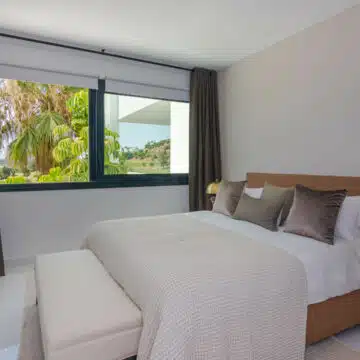 Stunning Atalaya Hills Penthouse with amazing open views of the Atalaya golf course, across to the Mediterranean Sea Picture 18