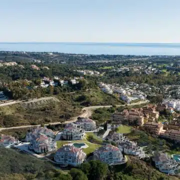 Penthouse apartment in Be Aloha Nueva Andalucia with with unique views of the vallei, mountains & Mediterranean Sea. Picture 1