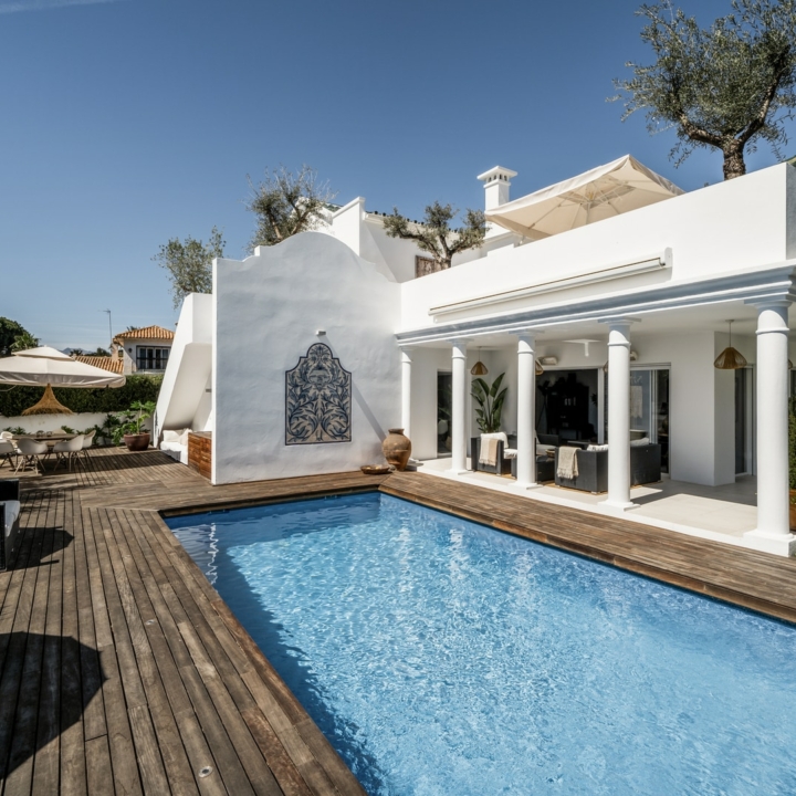 Stunning Beach House with Spectacular Sea Views located in a Tranquil Neighbourhood in Cabopino, Marbella East Picture