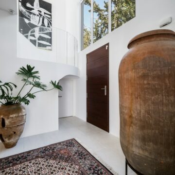 Stunning Beach House with Spectacular Sea Views located in a Tranquil Neighbourhood in Cabopino, Marbella East Picture 22
