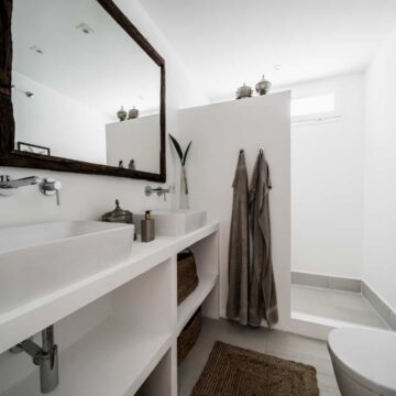 Stunning Beach House with Spectacular Sea Views located in a Tranquil Neighbourhood in Cabopino, Marbella East Picture 10