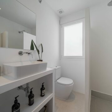 Stunning Beach House with Spectacular Sea Views located in a Tranquil Neighbourhood in Cabopino, Marbella East Picture 12