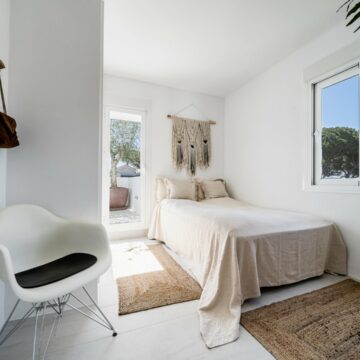 Stunning Beach House with Spectacular Sea Views located in a Tranquil Neighbourhood in Cabopino, Marbella East Picture 14
