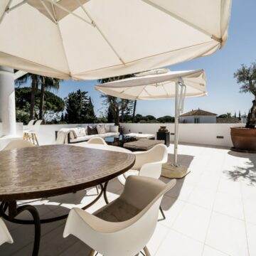 Stunning Beach House with Spectacular Sea Views located in a Tranquil Neighbourhood in Cabopino, Marbella East Picture 1