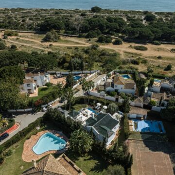 Stunning Beach House with Spectacular Sea Views located in a Tranquil Neighbourhood in Cabopino, Marbella East Picture 26