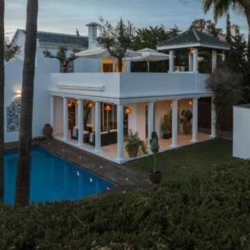 Stunning Beach House with Spectacular Sea Views located in a Tranquil Neighbourhood in Cabopino, Marbella East Picture 4
