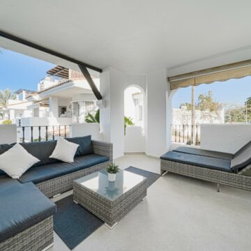 Contemporary Apartment with Excellent Features and Amenities in Los Naranjos, Nueva Andalucia Picture 0