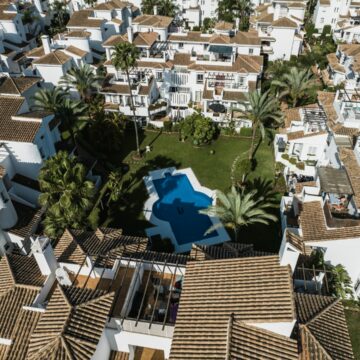 Contemporary Apartment with Excellent Features and Amenities in Los Naranjos, Nueva Andalucia Picture 10