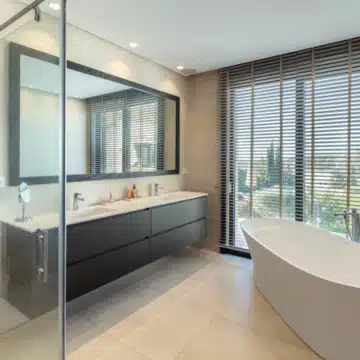 Outstanding Mediterranean Family Villa with Spectacular Sea Views in Nueva Andalucia, Marbella. Picture 13