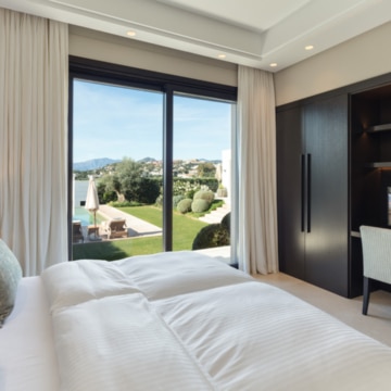 Outstanding Mediterranean Family Villa with Spectacular Sea Views in Nueva Andalucia, Marbella. Picture 16