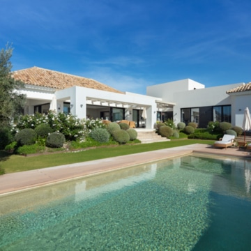 Outstanding Mediterranean Family Villa with Spectacular Sea Views in Nueva Andalucia, Marbella. Picture 22