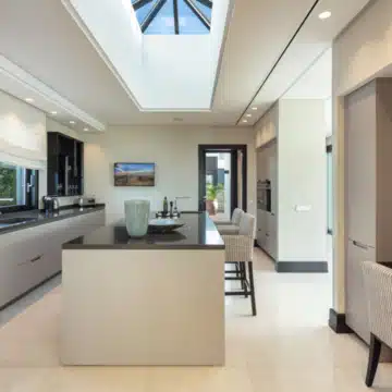 Outstanding Mediterranean Family Villa with Spectacular Sea Views in Nueva Andalucia, Marbella. Picture 4