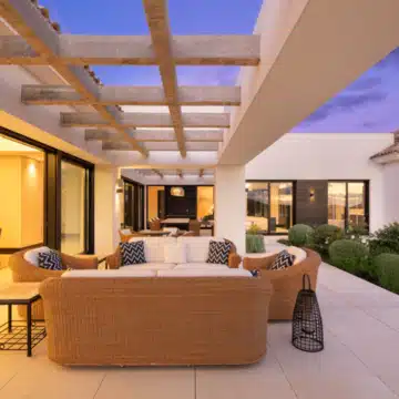 Outstanding Mediterranean Family Villa with Spectacular Sea Views in Nueva Andalucia, Marbella. Picture 5