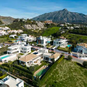 Outstanding Mediterranean Family Villa with Spectacular Sea Views in Nueva Andalucia, Marbella. Picture 24