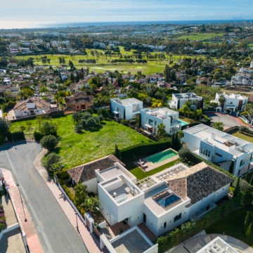 Outstanding Mediterranean Family Villa with Spectacular Sea Views in Nueva Andalucia, Marbella. Picture 25