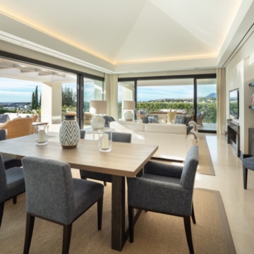 Outstanding Mediterranean Family Villa with Spectacular Sea Views in Nueva Andalucia, Marbella. Picture 9