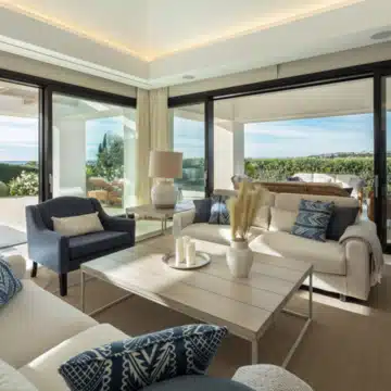 Outstanding Mediterranean Family Villa with Spectacular Sea Views in Nueva Andalucia, Marbella. Picture 10