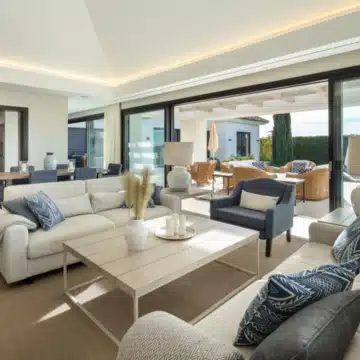 Outstanding Mediterranean Family Villa with Spectacular Sea Views in Nueva Andalucia, Marbella. Picture 11