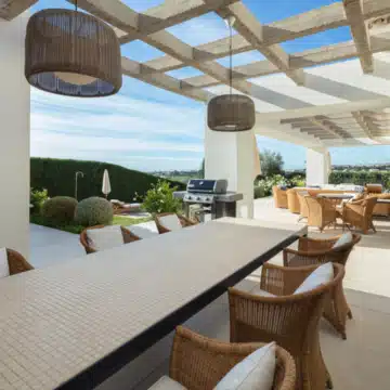 Outstanding Mediterranean Family Villa with Spectacular Sea Views in Nueva Andalucia, Marbella. Picture 7