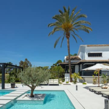 Stunning Mediterranean style villa with sea views in La Zagaleta Picture 14