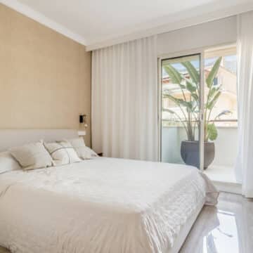 Fully renovated penthouse with outstanding sea views in Condado de Sierra Blanca Marbella Picture 18