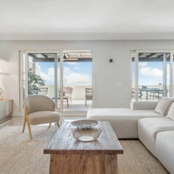 Fully renovated penthouse with outstanding sea views in Condado de Sierra Blanca Marbella Picture 2