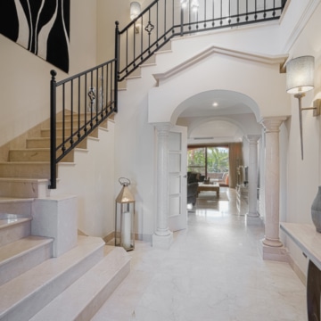 Exquisite Semi-Detached Spacious Villa in the Gated Community of La Alzambra Vasari Picture 19